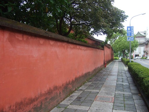 孔子廟の赤い壁