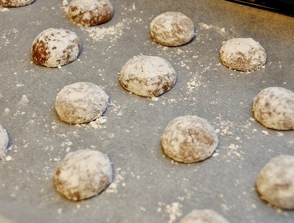 Spiced Gingerbread Crinkles Cookies