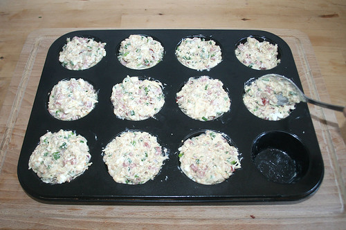 35 - Muffinblech befüllen / Fill muffin tray