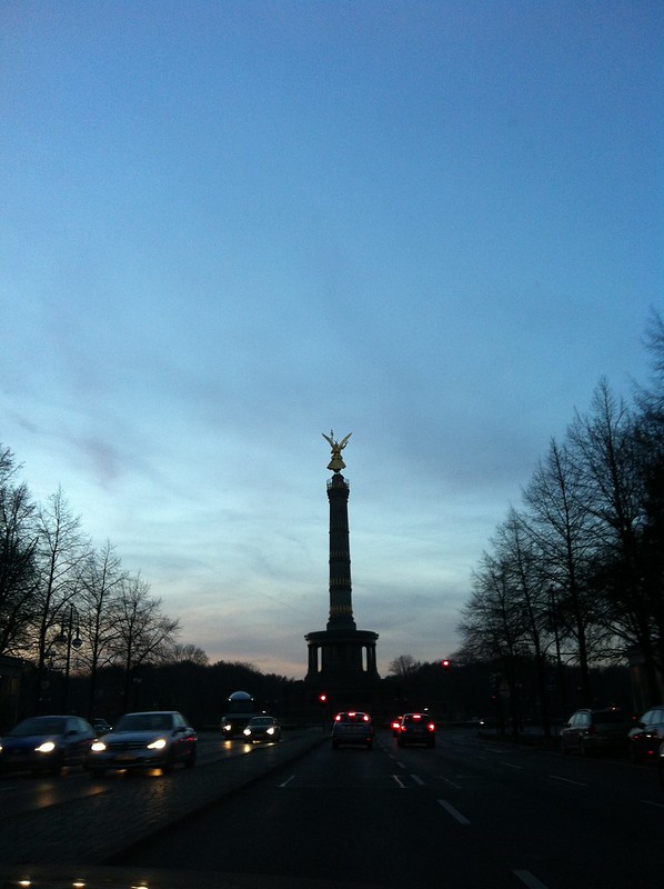 berlin victory column Siegessäule at dusk