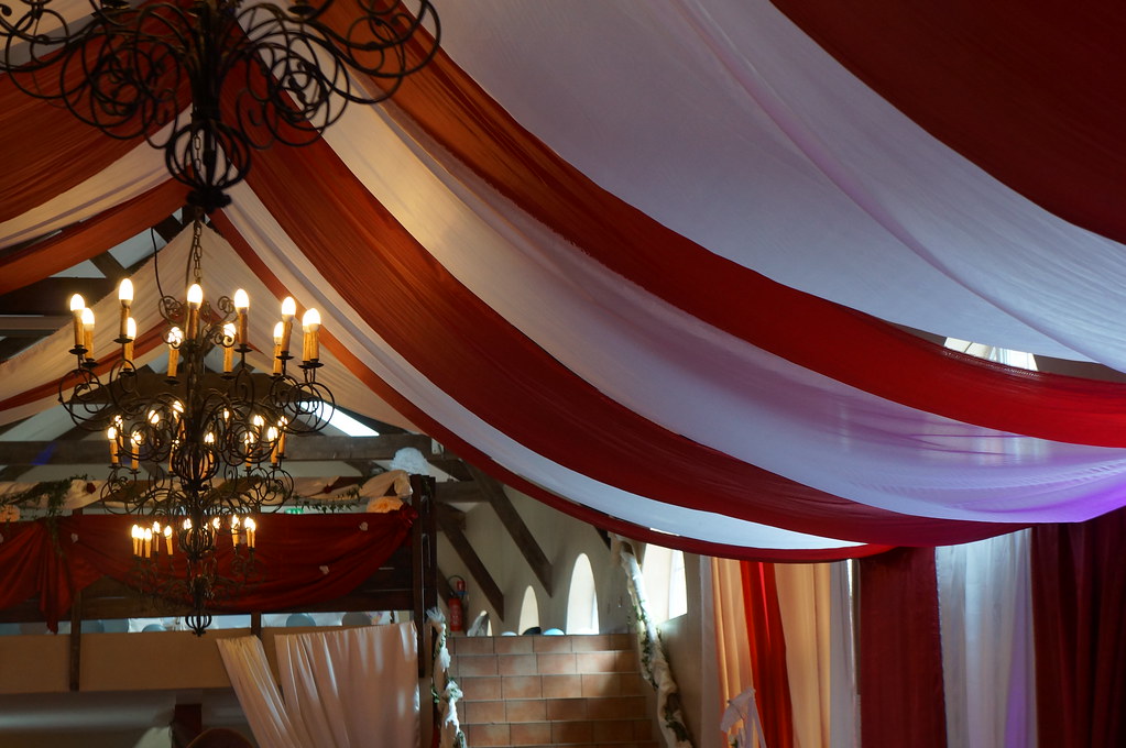 Decoration tentures plafond-mariage