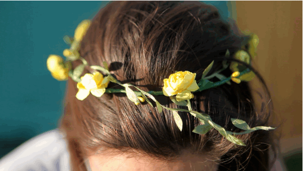 Floral headband girl