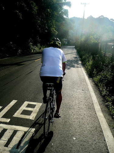 Cyclist on the way to Pinglin (坪林)