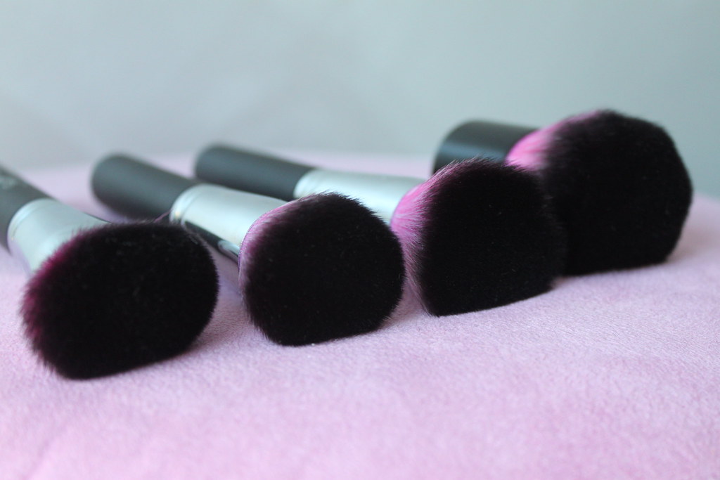Sedona lace midnight lace synthetic makeup brushes pink purple large set professional australian beauty review ausbeautyreview blog blogger aussie apply affordable budget