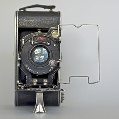 15—Folding camera 6x9 (120 film) by C-F-Foth & Co (Berlin) dual pull external catch (Foth 22)