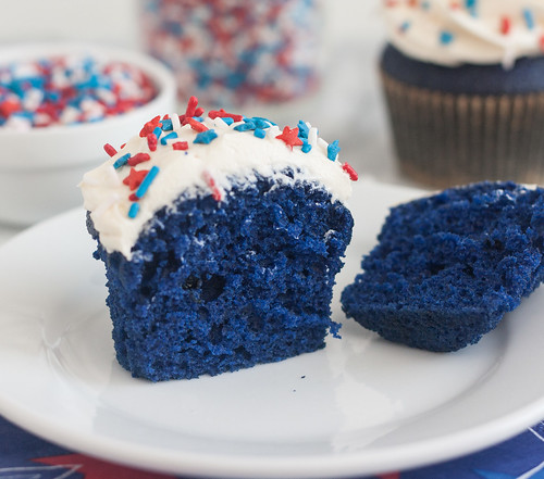 Blue Velvet Cupcakes with Easy Vanilla Buttercream