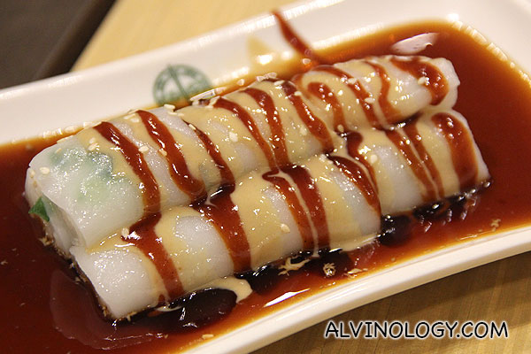  Vermicelli Roll with Sweet and Sesame Sauce (S$4.20)