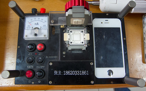 iPhone 4 testing apparatus