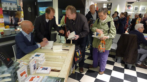 Tommy Wieringa signeert bij boekhandel Van der Velde