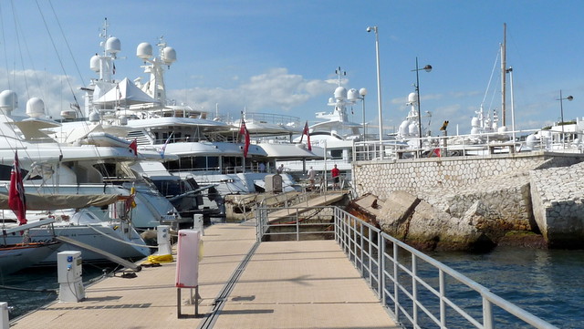 Cannes-les yachts du Palais des Festivals