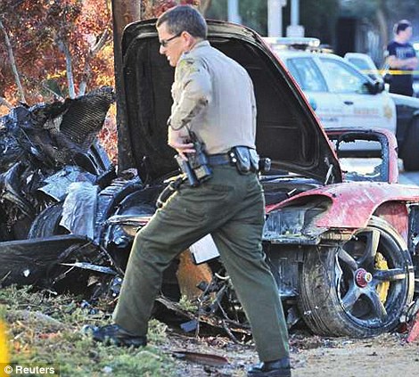 Gambar Paul Walker Kemalangan Ngeri Kereta Porsche Terbakar