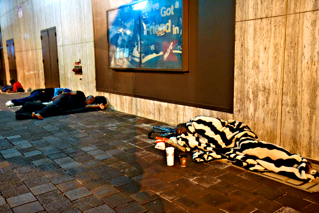 Sleepers-outside-the-Gallery-on-8-7-13--Center-City