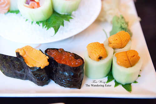 Many uni (sea urchin roe) sashimi and uni and salmon roe gunkanmakis
