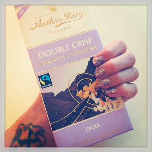 Målar naglarna så att de ska matcha den här underbara chokladen!  #vadveganeräter