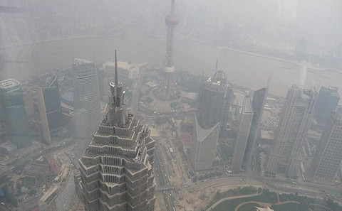 上海嚴重的霧霾天氣，來源：Gus Greeper