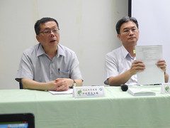 左為營建署副署長許文龍，右為環保署綜計處長葉俊宏。