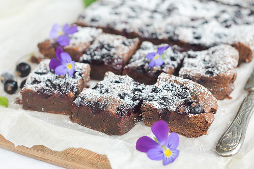 brownie with blackcurrants