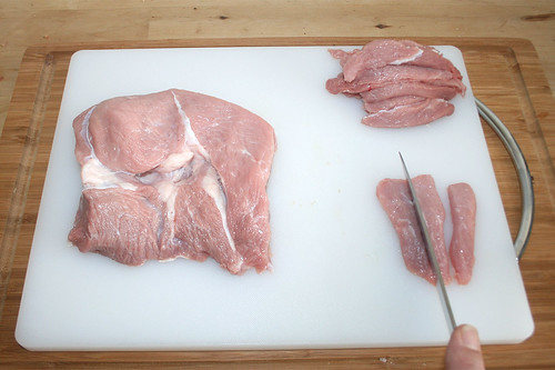 13 - Kalbsfleisch in Streifen schneiden / Cut veal in stripes