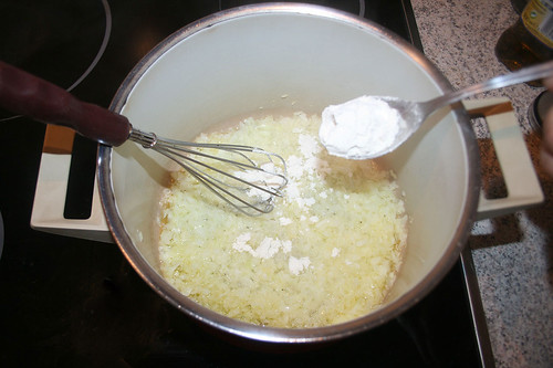 31 - Mehl einrühren / Stir in flour