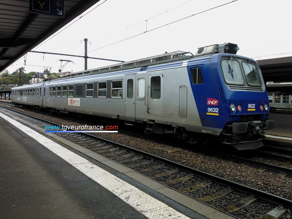 A Z 9600 operated by the French SNCF company in the Dijon Ville station