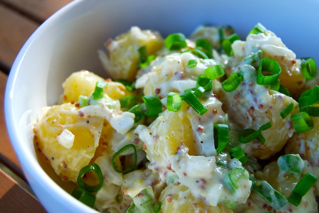 A Simple Potato Salad | www.rachelphipps.com @rachelphipps