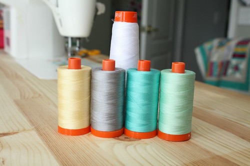 The threads for my SewSew Modern pillow