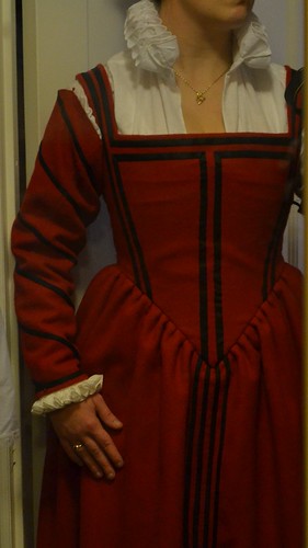 Sleeves, 16th century kirtle on MorganDonner.com