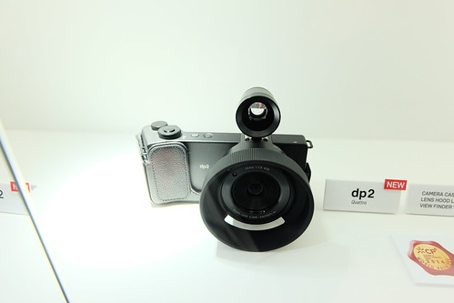 SIGMA dp2 Quattro with view finder, lens hood
