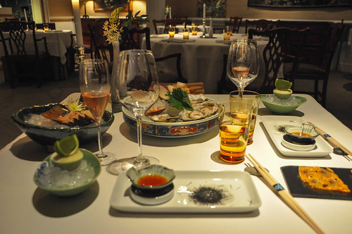 Primer acto: Sashimi de sepia con mahonesa; Sashimi de langosta y moluscos; Tortilla de chanquete de rodaballo; y Sorbete de limón ecológico y albahaca
