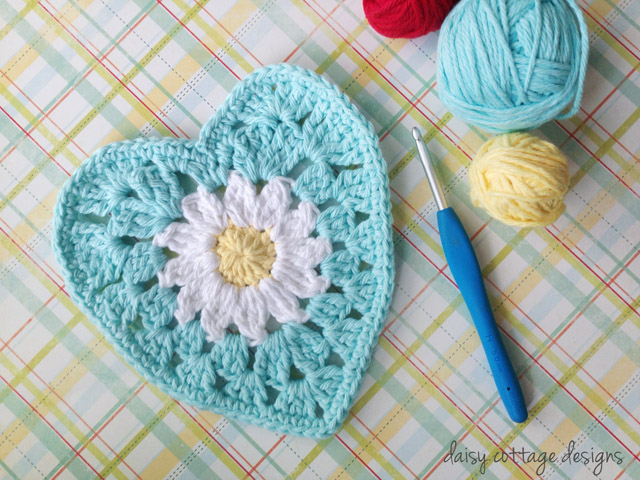 Kitchen Crochet Patterns featured by top US crochet blog, Flamingo Toes: This granny heart crochet pattern has a twist 