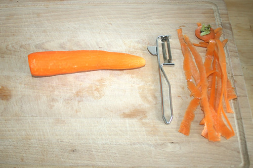 27 - Möhre schälen / Peel carrot