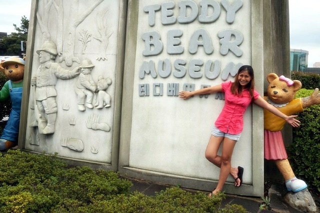 Teddy bear museum -  rebecca saw blog
