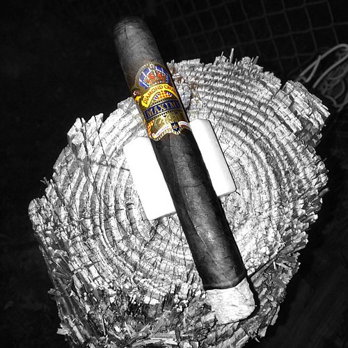 Diamond Crown Maximus #4 #nowsmoking #cigar #cigars #cigarporn #cigaraficionado #cigaraficionados #stogiestand #botl
