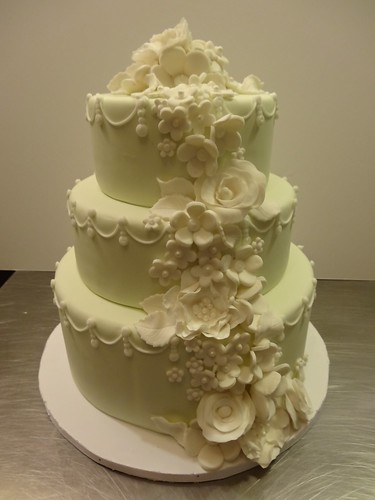 Elegant Wedding Cake with Fondant Flowers by CAKE Amsterdam - Cakes by ZOBOT