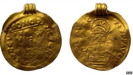 early-medieval gold pendant