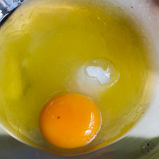 combine olive oil, sugar and egg