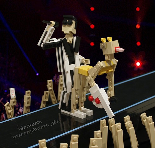LEGO Miley Cyrus VMA twerk