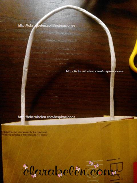 Como hacer una bolsa para regalo con reciclaje hecha con flecos de papel