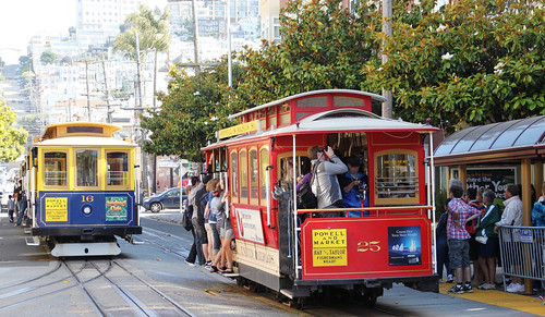 cable cars in San Francisco (by: OZinOH, creative commons)