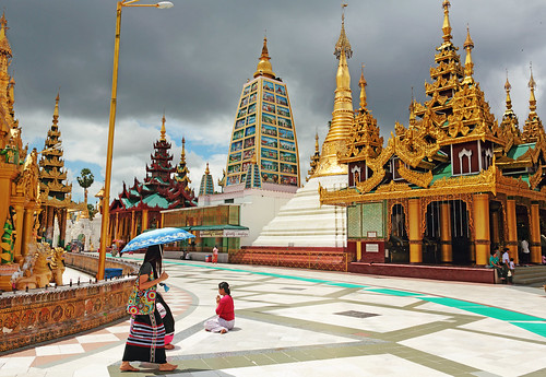 Shwedagon Zedi Daw by xeno(x)