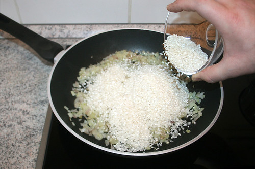 20 - Reis in die Pfanne geben / Add rice in pan