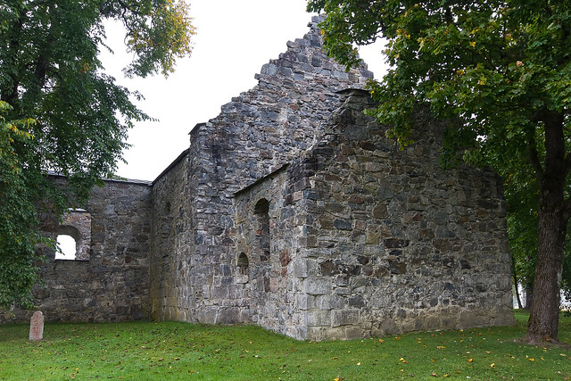 Nes church ruins-3534
