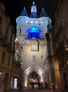 Saint-Eloi gate at night