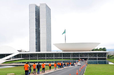 Debate em Brasília sobre jornada de 40 horas semanais