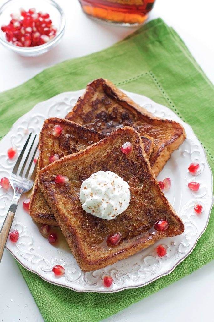 Eggnog French Toast with Cinnamon whipped cream - ready in 30 minutes and perfect for christmas breakfast! #christmas #breakfast #brunch #eggnog #frenchtoast | littlespicejar.com