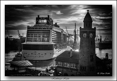 Port Hamburg B&W