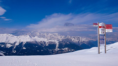 Trawers ośrodka narciarskiego Verbier. W oddali Mont Blanc.
