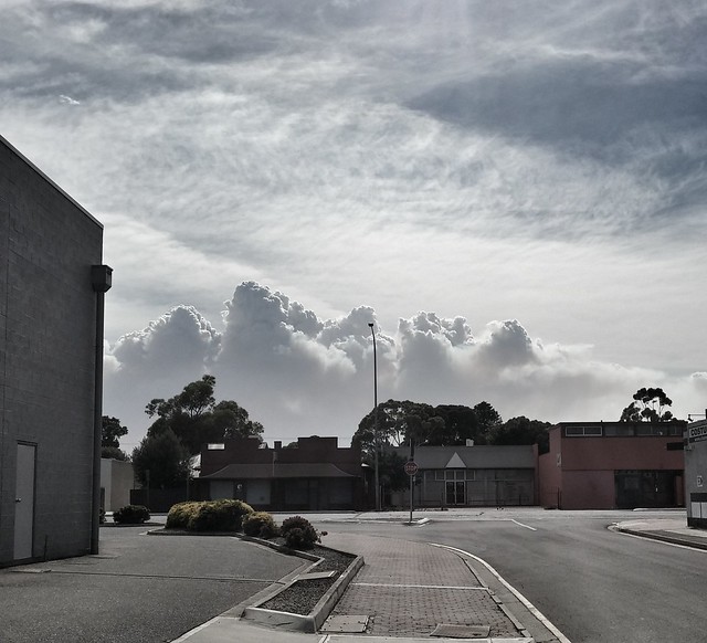 Smoke from bushfire looks like clouds
