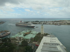 02.13.15 Queen Elizabeth luxury cruise ship enters Honolulu Harbor