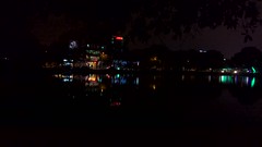 Hồ Thành về đêm